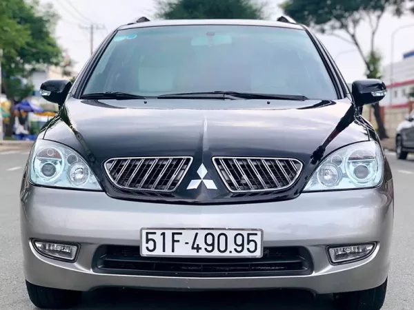 Dịch vụ thay kính chắn gió xe Mitsubishi Savrin tận nơi